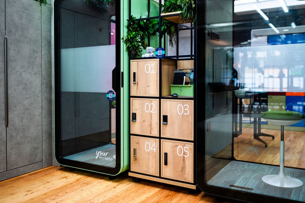 Two Your Workpod Solo with lockers between them in the Your Workspace showroom.